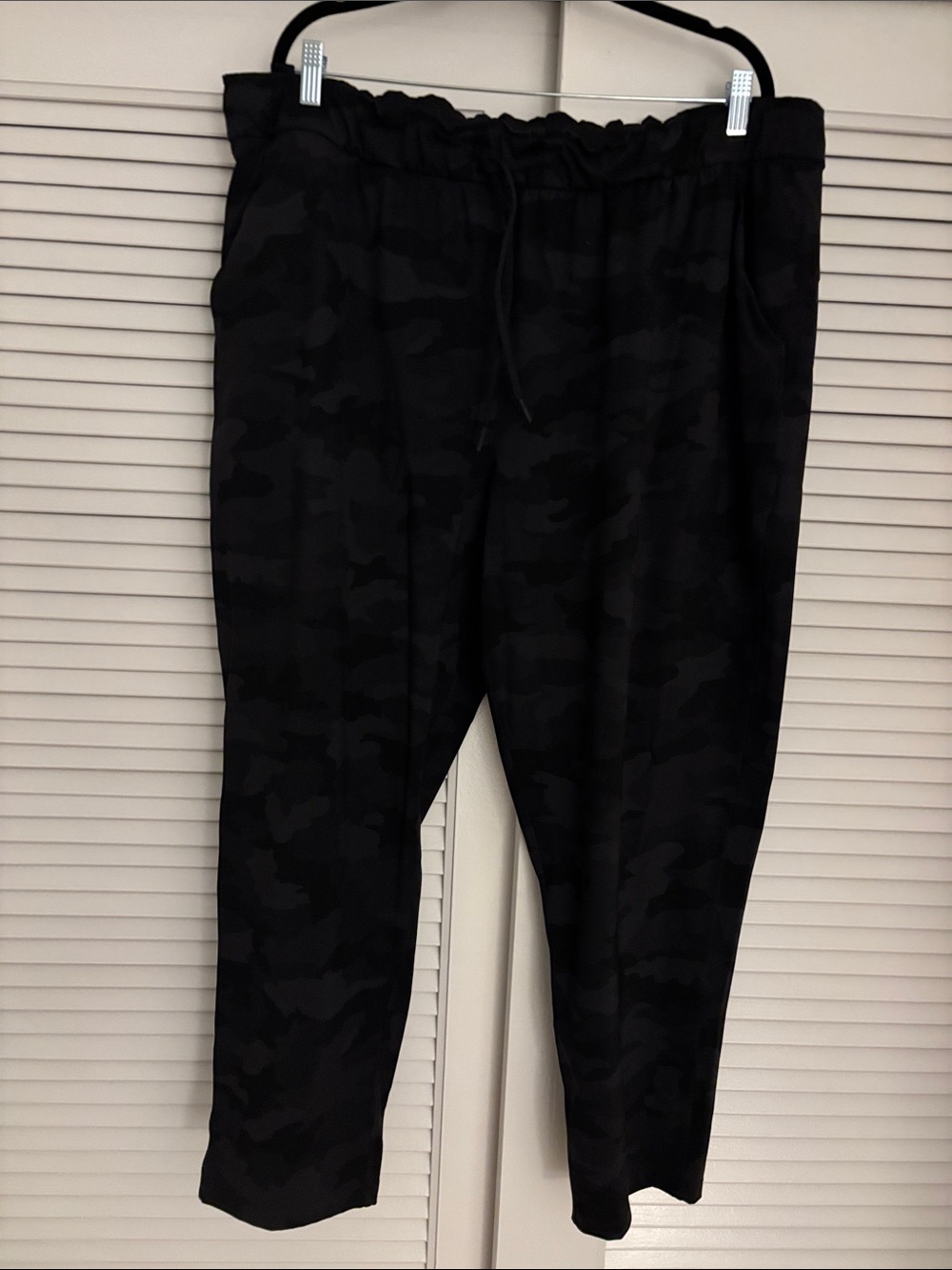 lululemon athletica Women’s Black Camo Track Pants